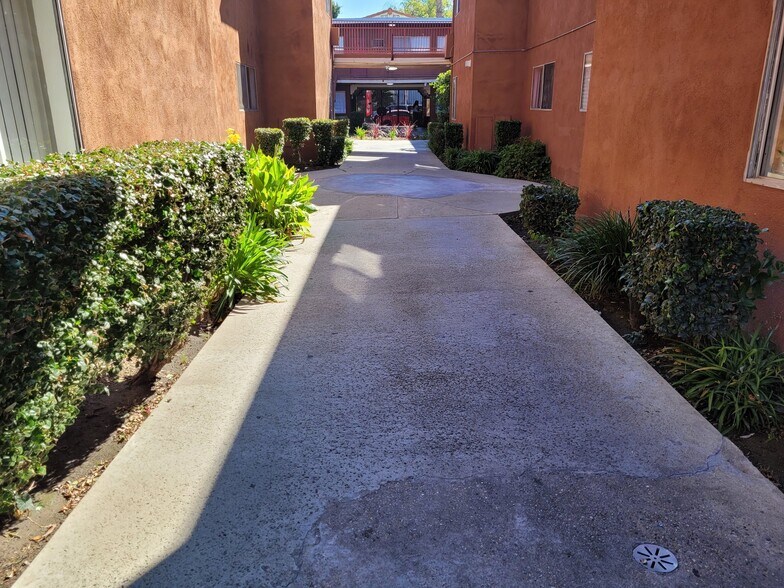 Building Photo - 8135 Langdon Ave