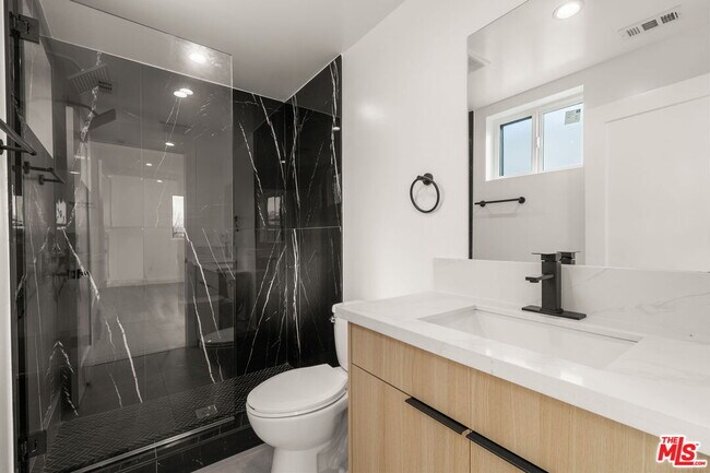 Building Photo - 913 N Hobart Blvd