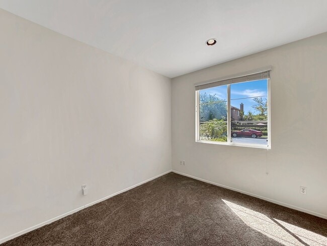 Building Photo - Beautiful 5BD/3BA House in Otay Ranch W/ W...