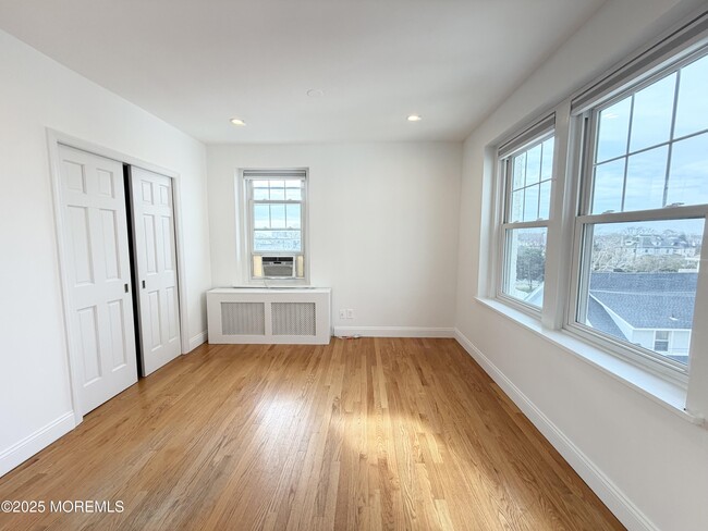 Building Photo - 500 Deal Lake Dr