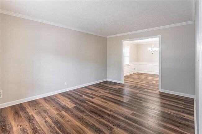 Building Photo - 736 Singley Dr