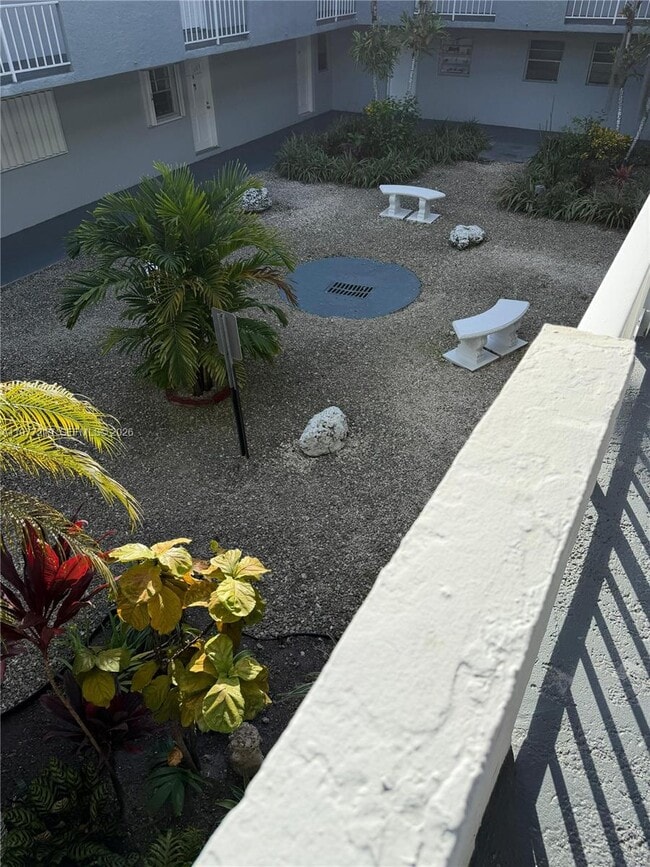 Building Photo - 1735 W 60th St