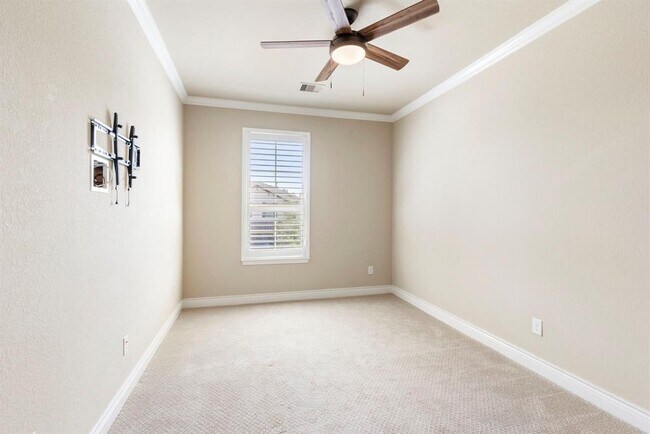 Building Photo - 19 Jonquil Pl