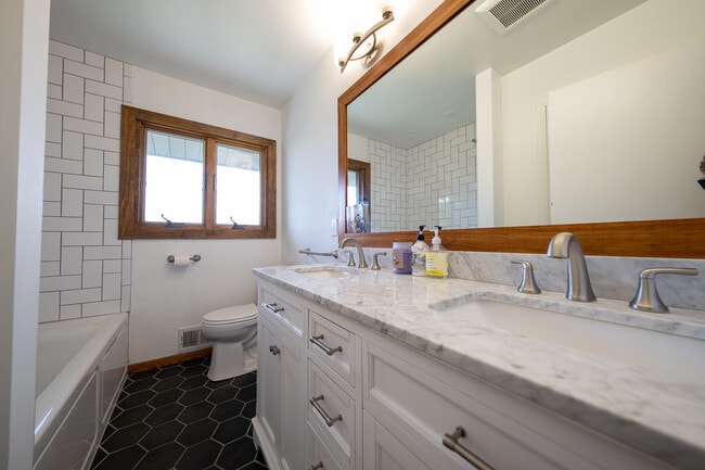 Building Photo - 8564 Lincoln St