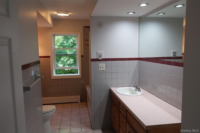 Building Photo - 9 Conklin Ln