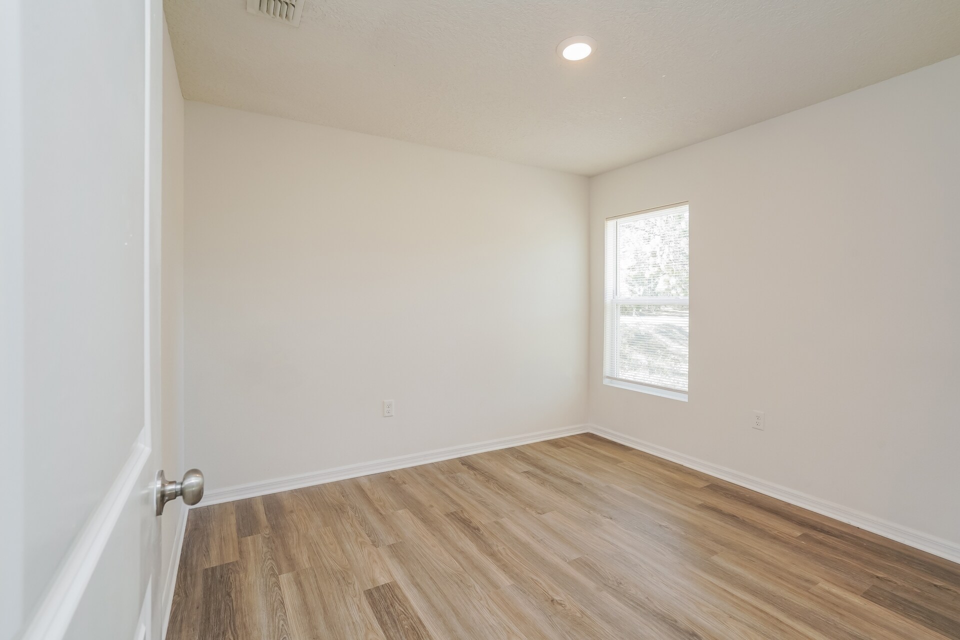 Building Photo - 2660 W Bravura Dr