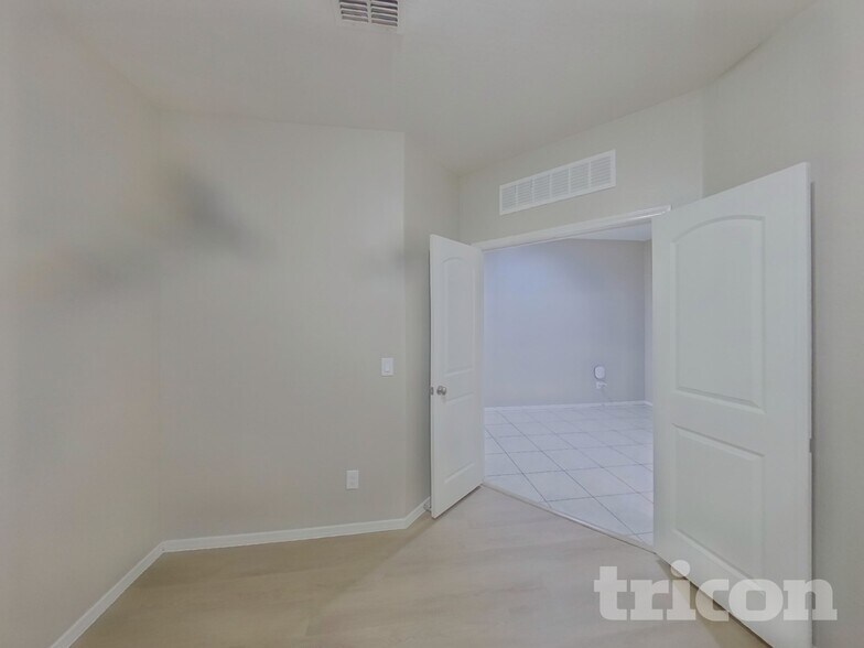 Building Photo - 16971 N Quinto Dr