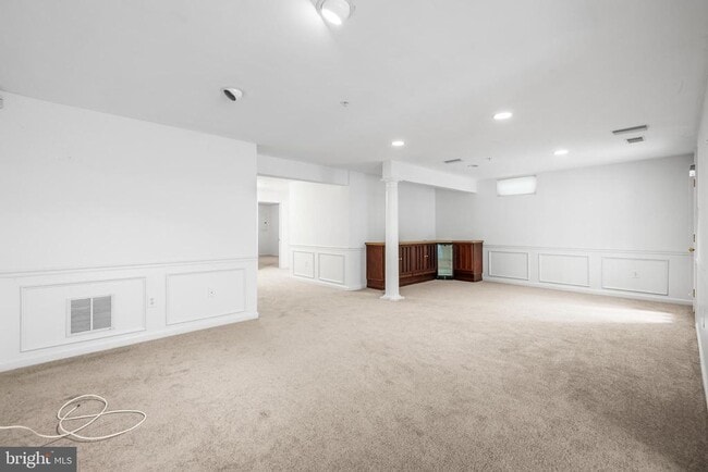 Building Photo - 530 Limerick Cir