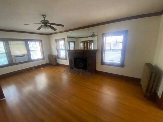 Building Photo - Massive 4 Bedroom, 2 Bath Brick Home