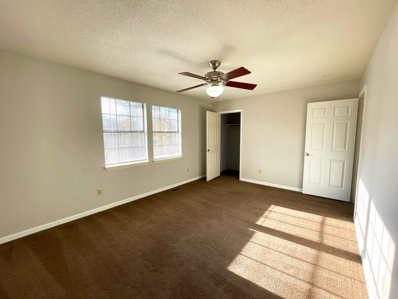 Building Photo - 9048 Daisy Dallas Rd