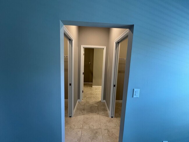 Building Photo - 3 Bed, 2 Bath Home with Screened Lanai & S...