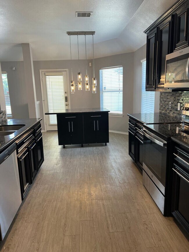 Building Photo - Eagle Springs Home Ready for Immediate Occupancy