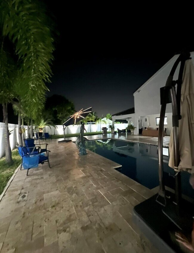 Building Photo - 15370 SW 152nd Ave