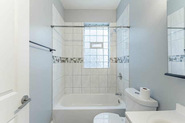 Building Photo - 163 N Lockwood Ave