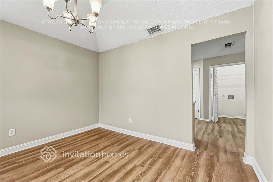 Building Photo - 8713 Wood Glen Dr