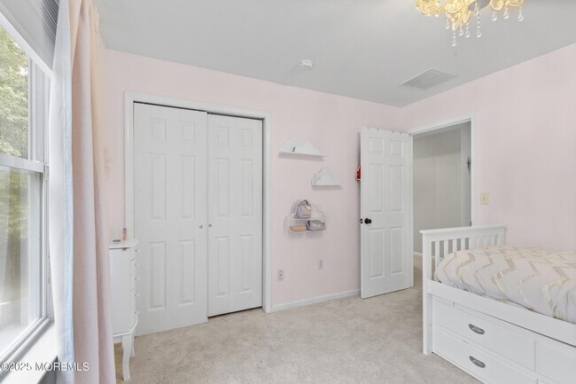 Building Photo - 6 Kindling Way