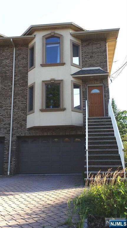 Building Photo - 440 Lawton Ave