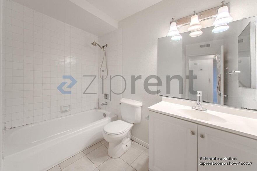 Building Photo - 2740 Gramercy Ave