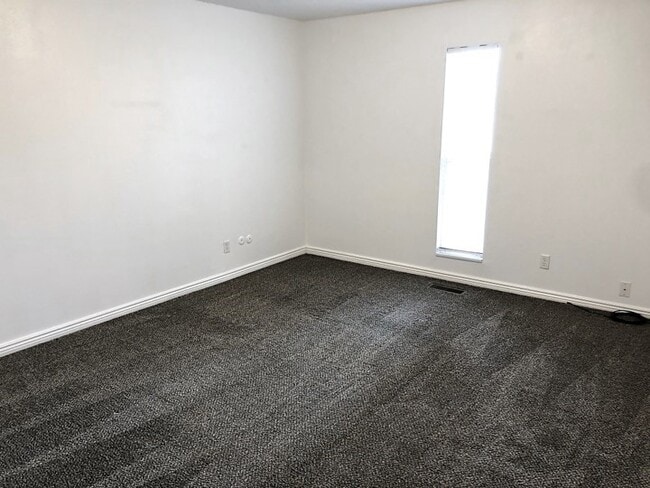 Building Photo - Canyon Rd Fourplex