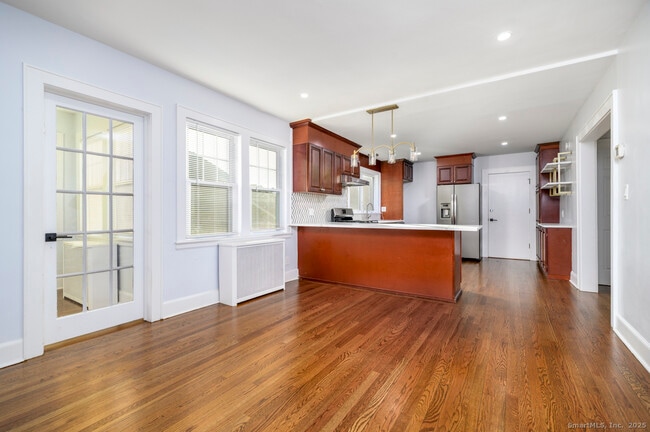 Building Photo - 58 Mayflower Ave