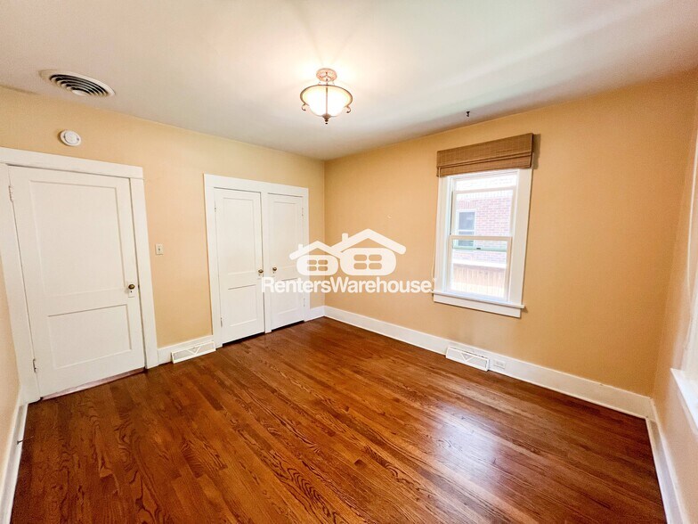 Building Photo - 427 S Race St