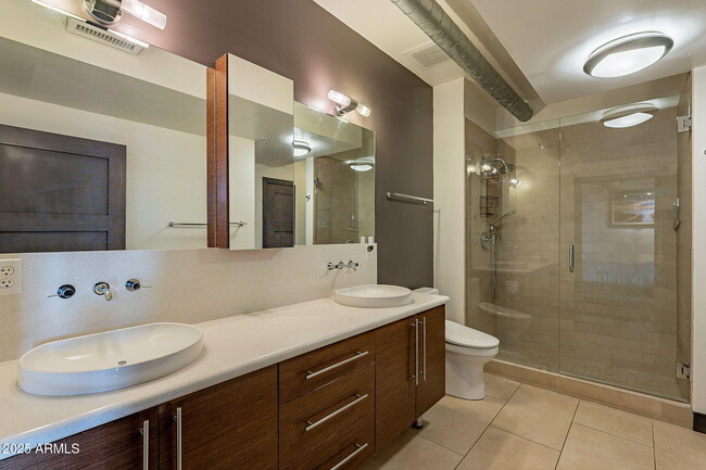Building Photo - 4020 N Scottsdale Rd