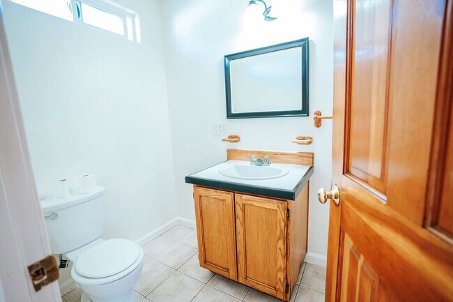 Building Photo - 917 I St