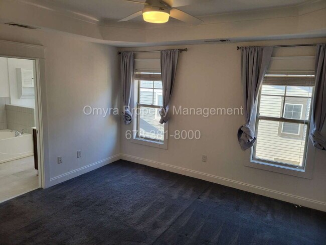 Building Photo - Stunning Townhome Overlooking Beltline at Grant Park!