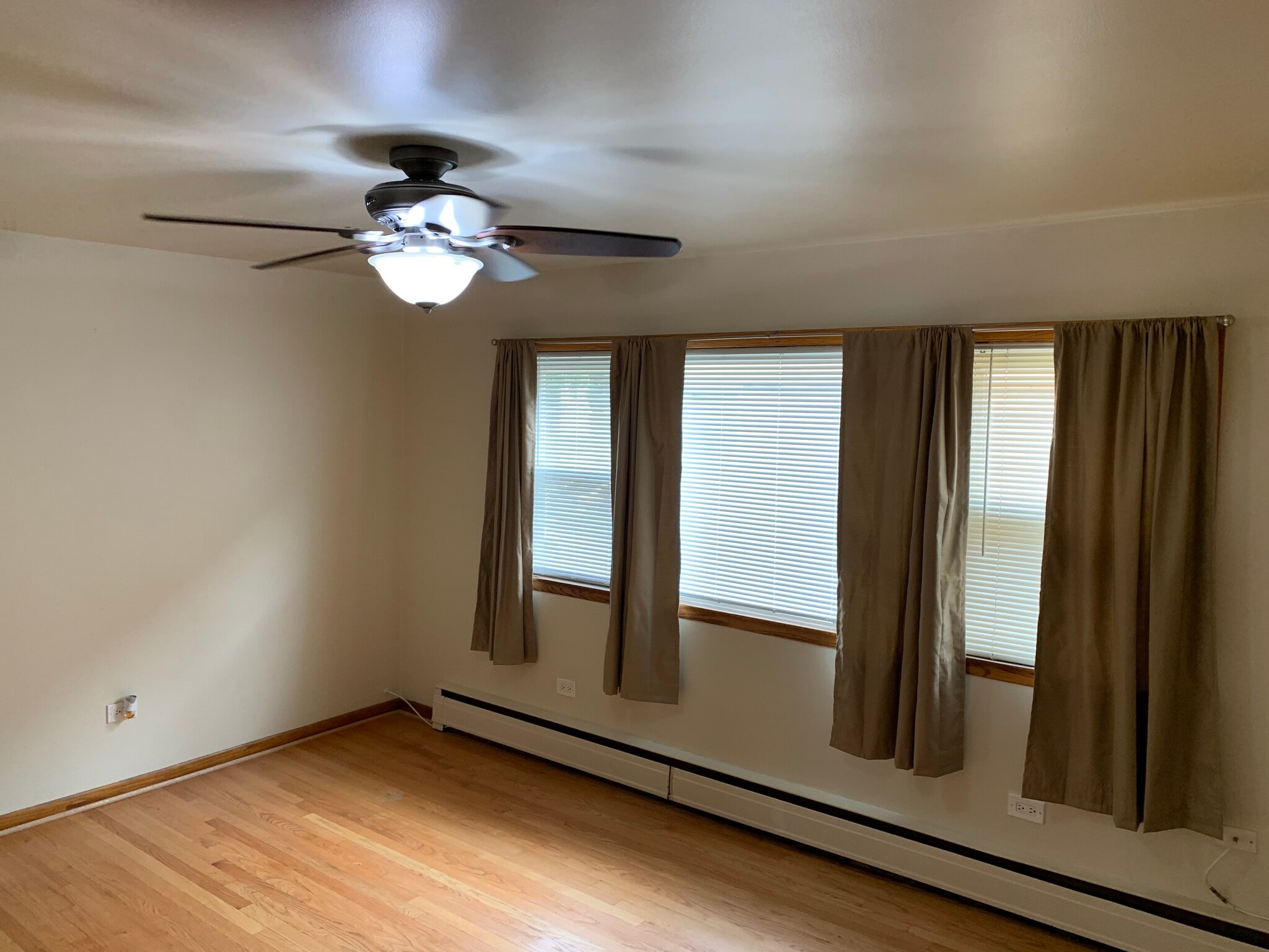Living Room Southeast Corner - 4908 N Harlem Ave