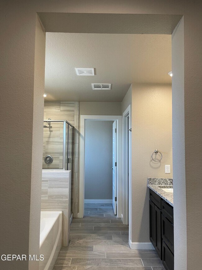 Building Photo - 15117 Design Ct