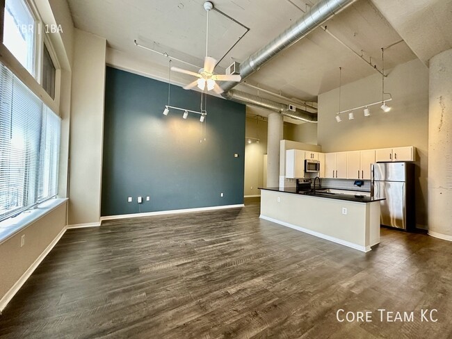 Building Photo - 1 Bedroom Loft Right by the River Market!