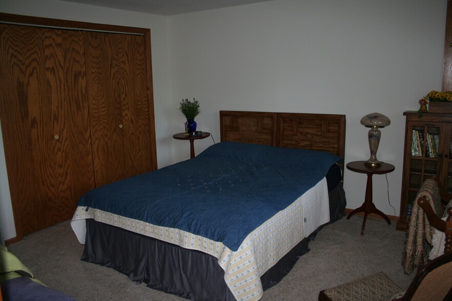 2nd bedroom - 979 11th Ave S