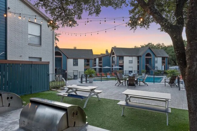 Building Photo - 10951 Laureate Dr