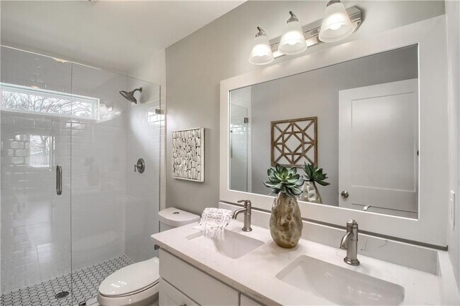 Building Photo - 1805 Rhodes Rd