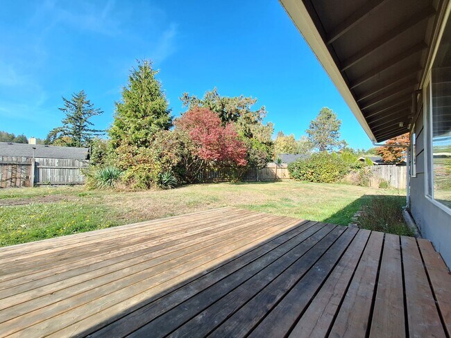 Building Photo - 5867 Madrona Dr