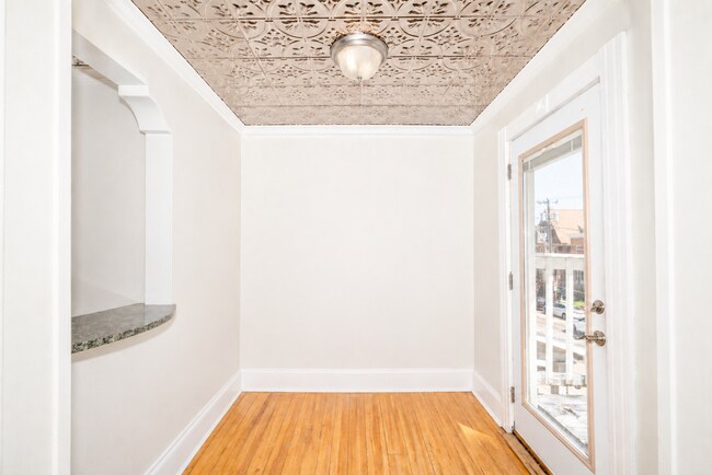 Building Photo - 114 E Johnson St