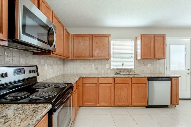 Building Photo - 2700 Peach Dr