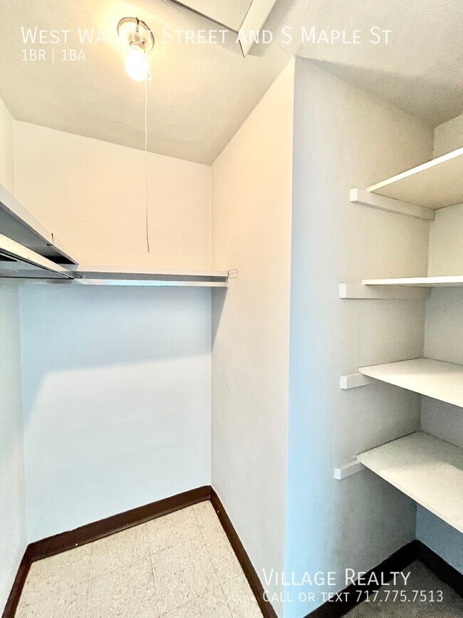 Building Photo - 86 W Walnut St