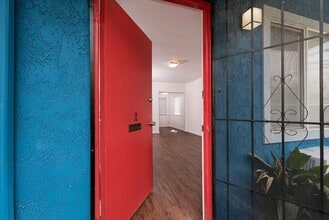 Building Photo - Mayflower Ave