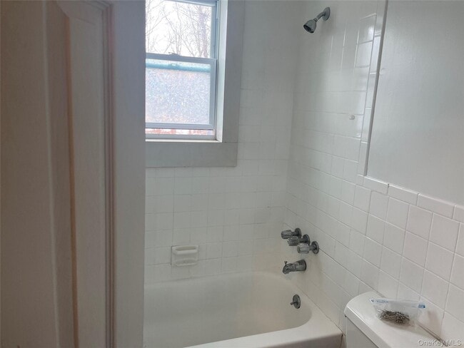 Building Photo - 27 N Rte 303