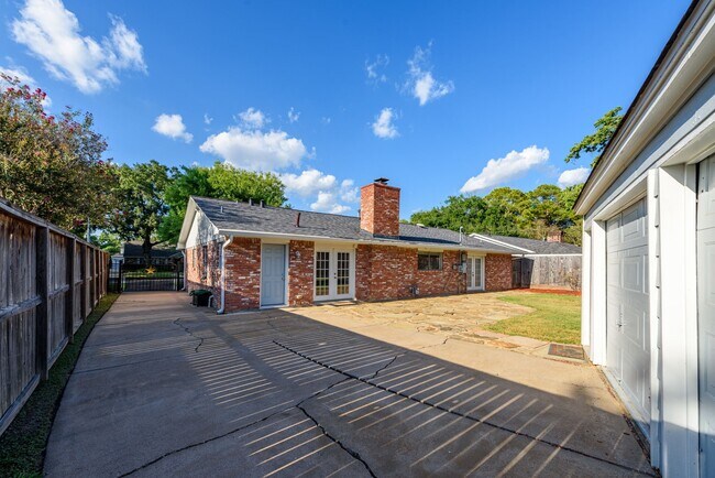 Building Photo - 10715 Wickersham Ln