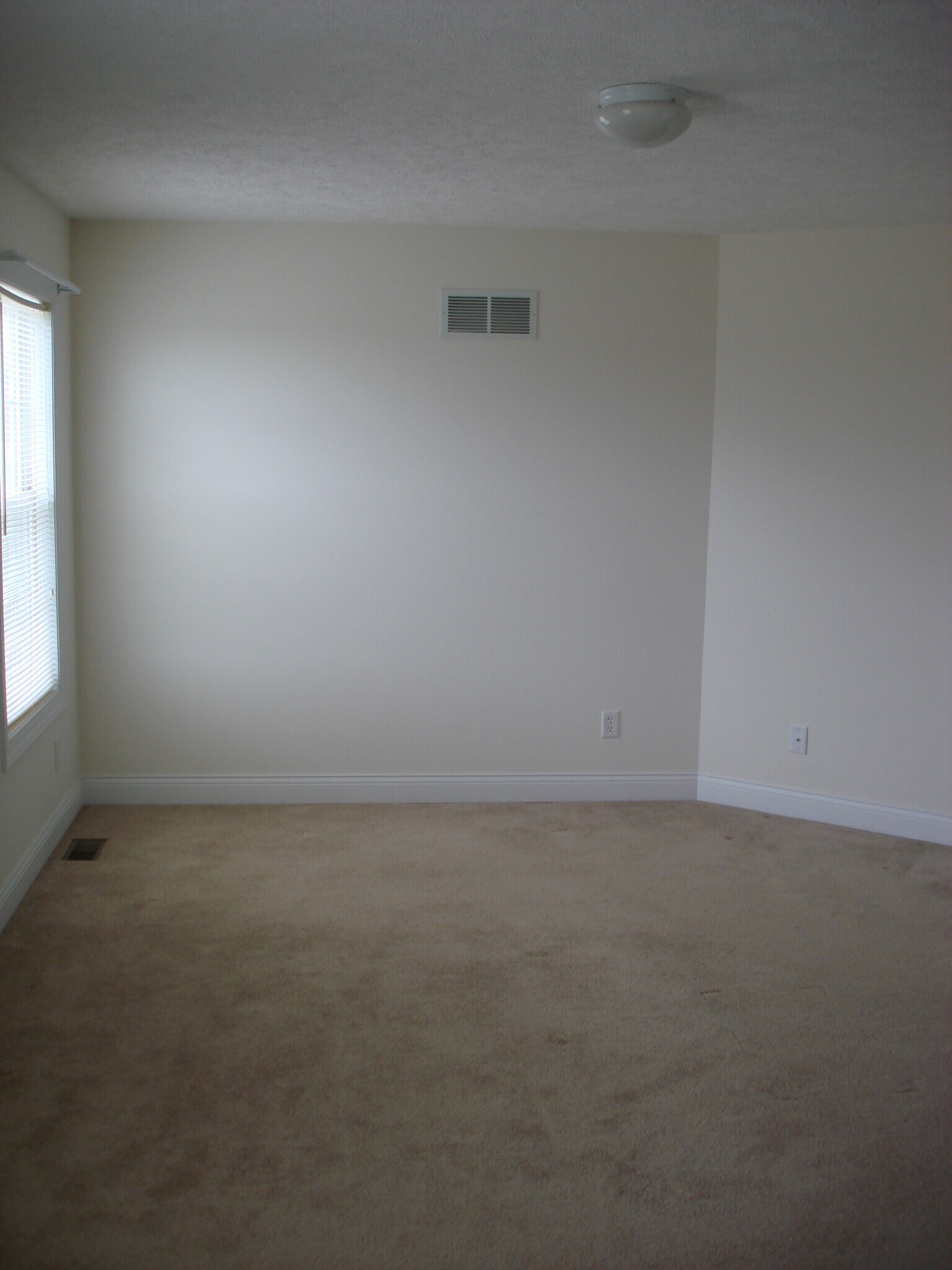 Building Photo - 1073 W Cook Rd