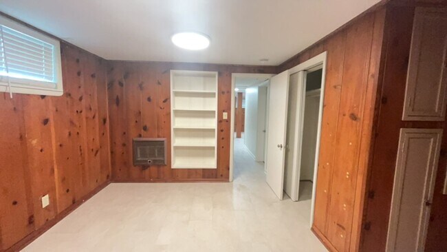Building Photo - 1400 McClung Ave SE