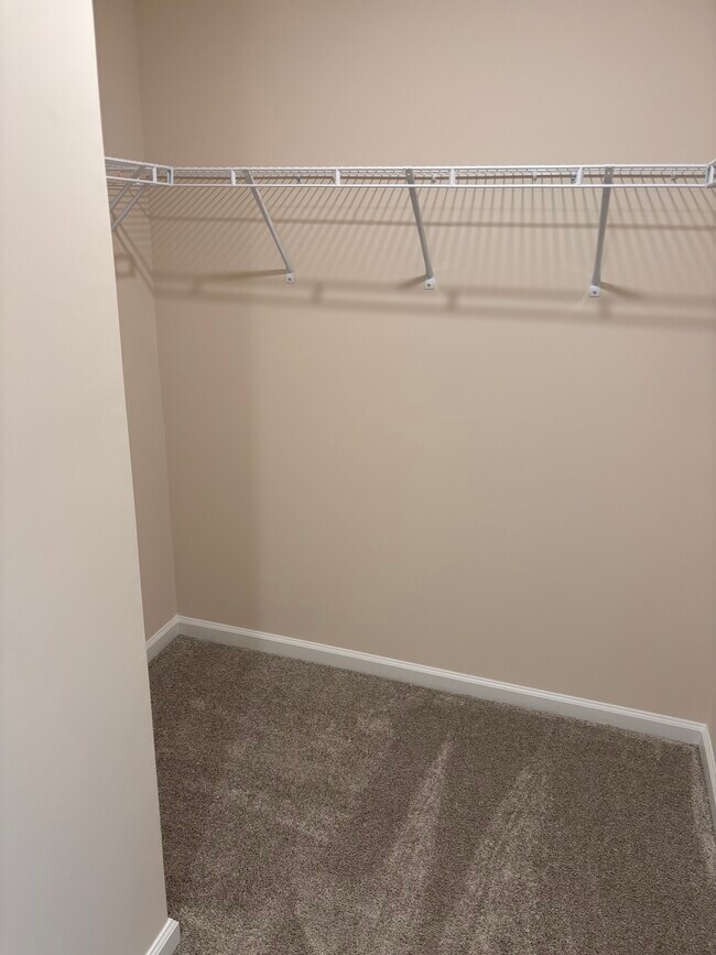 Building Photo - 837 Falls Grove Trl