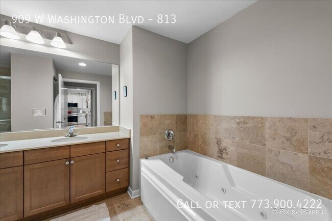 Building Photo - 909 W Washington Blvd