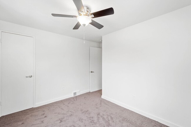 Building Photo - AVAILABLE MAY 1ST! UPDATED THROUGHOUT! 3-bedroom in Beechview!