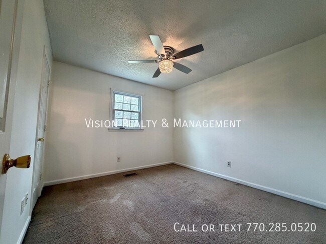 Building Photo - 130 Tyler Ln