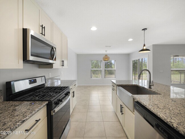 Building Photo - 597 Meadow Ridge Dr