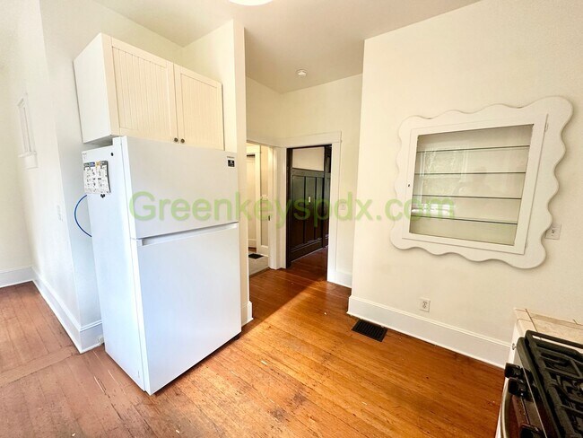 Building Photo - 4727 NE 10th Ave