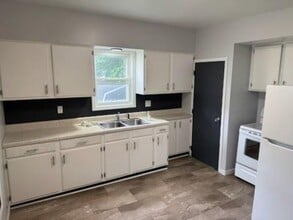 Building Photo - 820 N State St